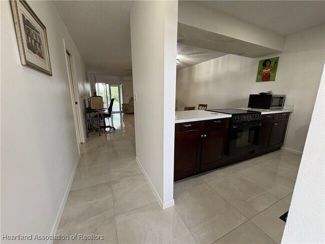 Foto del edificio - 4722 Granada Blvd