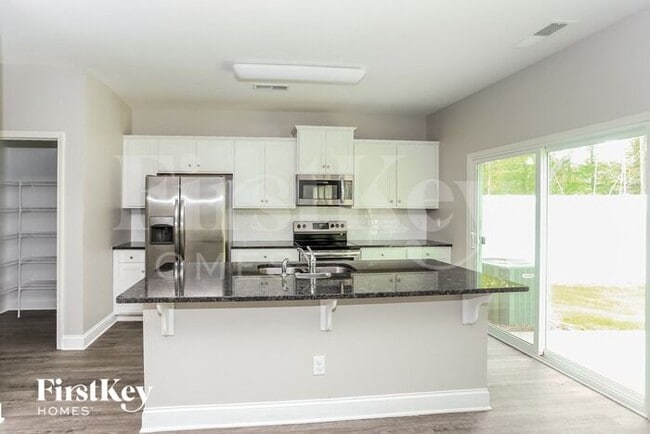 Building Photo - 9143 Marion Oaks Dr
