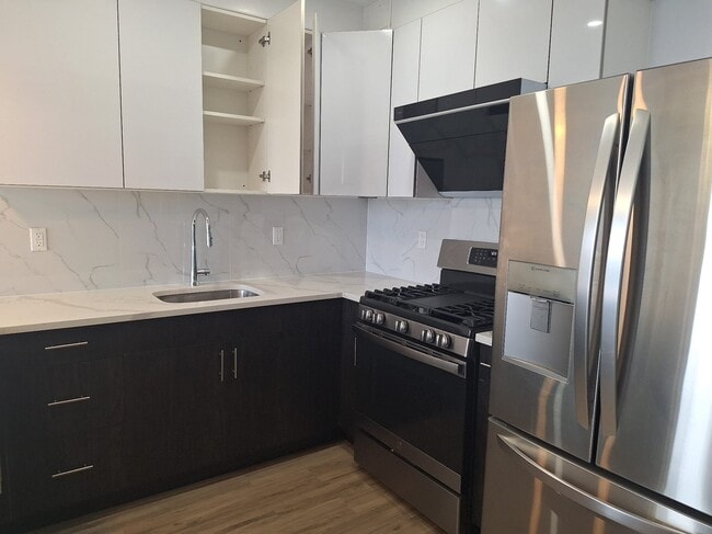 Kitchen stove closet - 7065 Queens Blvd