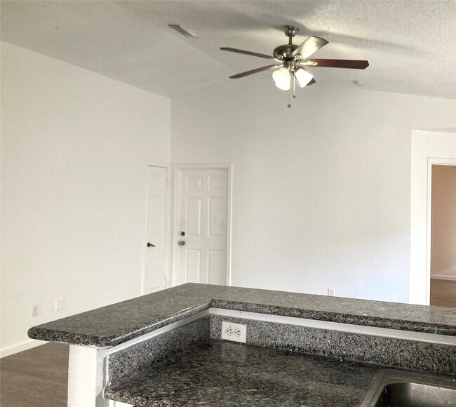 Foto del edificio - 4618 Bryant Ridge Rd