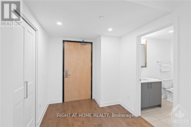 Building Photo - 340 Queen St