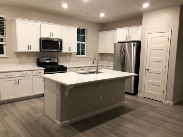 Cocina (gabinetes estilo Shaker) - 2809 Mabry Dr
