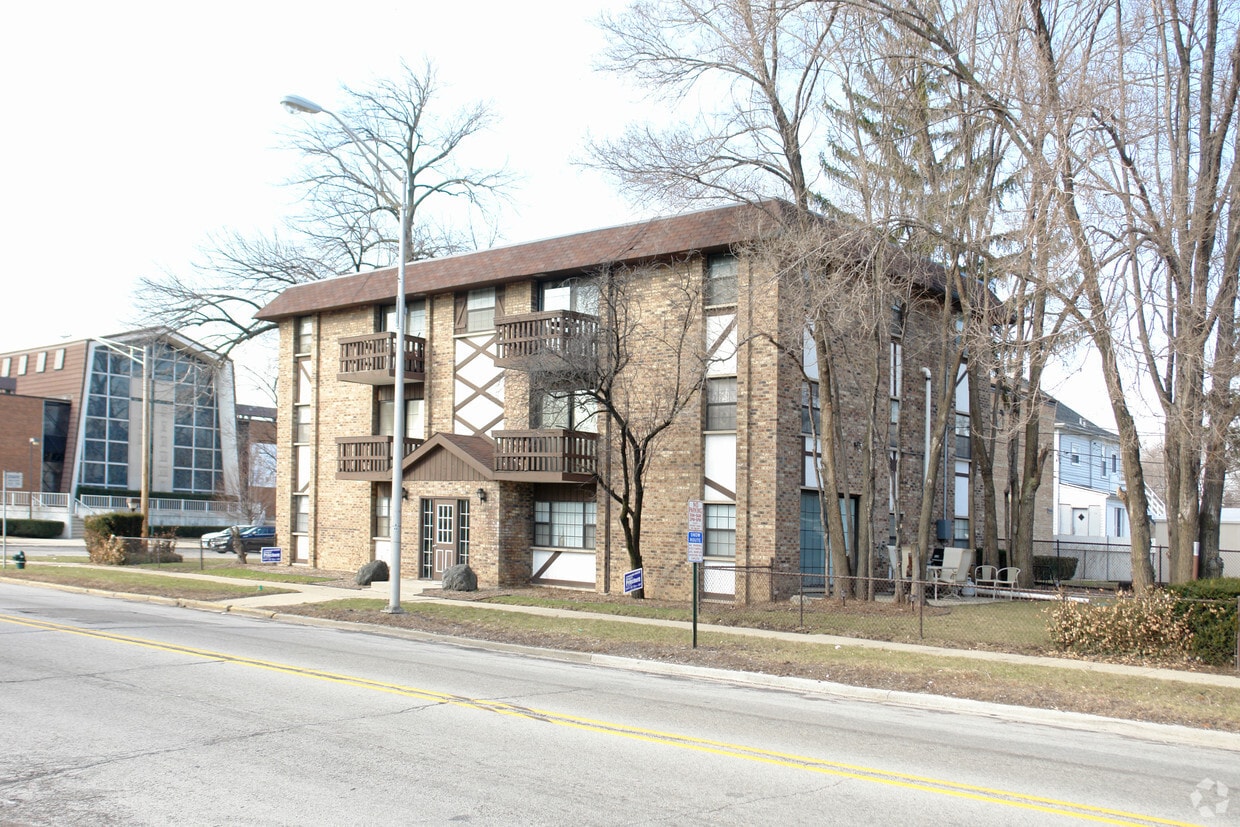 Building Photo - 9602 Schiller Blvd
