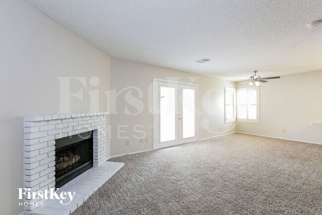 Building Photo - 2085 Waverly Cir