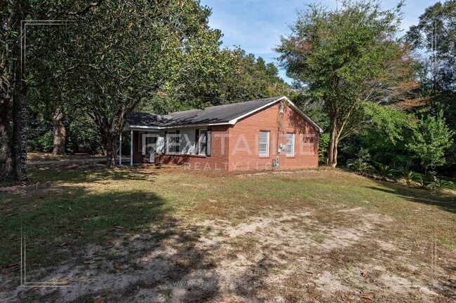 Building Photo - Updated Brick 3 Bed 1 Bath Home with Huge ...
