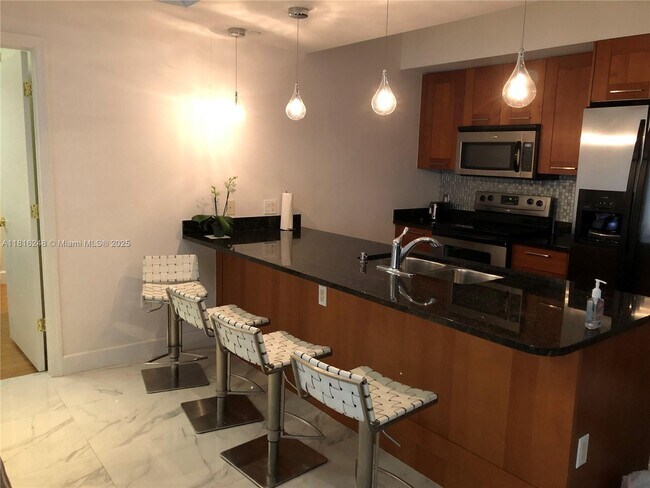Foto del edificio - 4100 Salzedo St