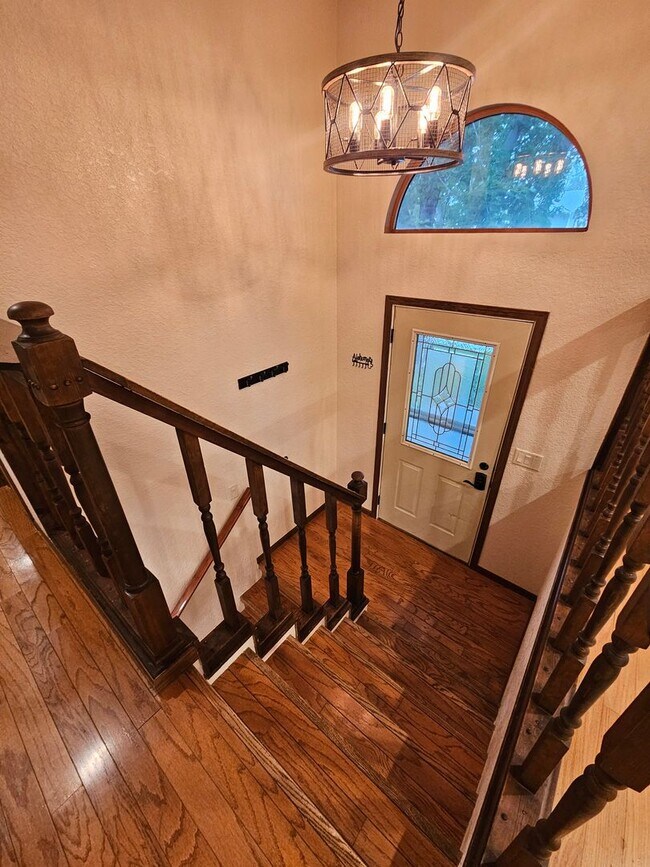 Building Photo - 4 BED | 2 BATH | DOUBLE GARAGE | PET NEGOT...
