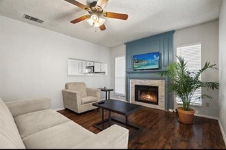 Building Photo - 1520 Beach Ln