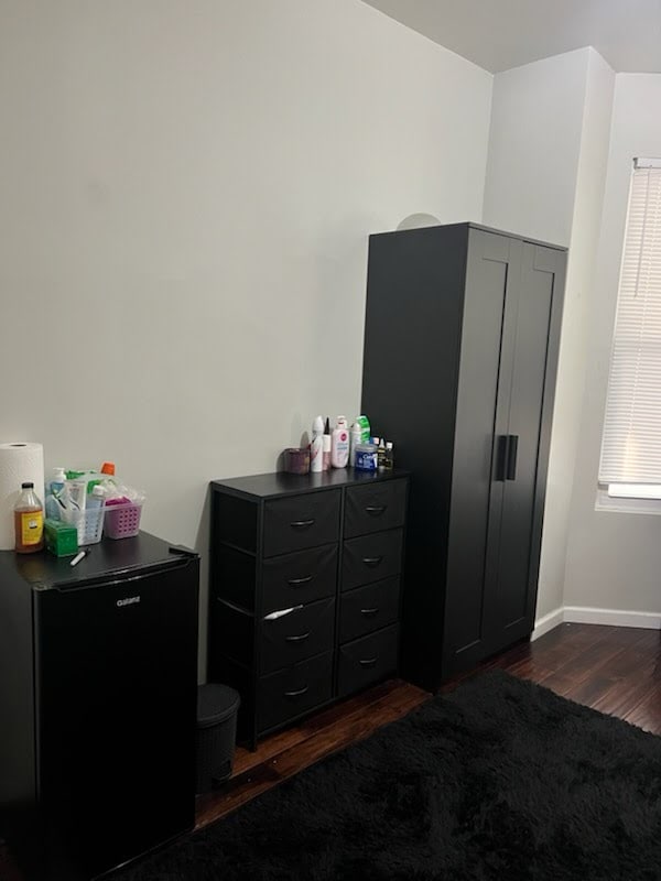 Building Photo - 12 S Lake Ave