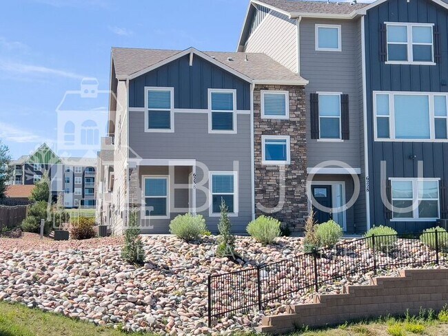Building Photo - 6238 Lenexa Grv