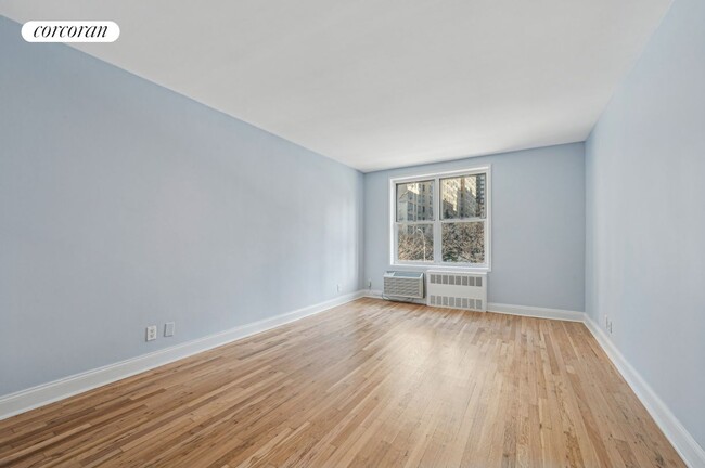 Building Photo - 401 W 56th St