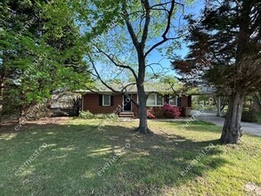 Building Photo - 2690 Lake Harbin Rd
