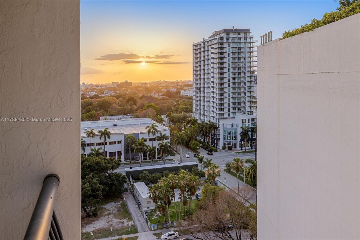 Foto principal - 1756 N Bayshore Dr