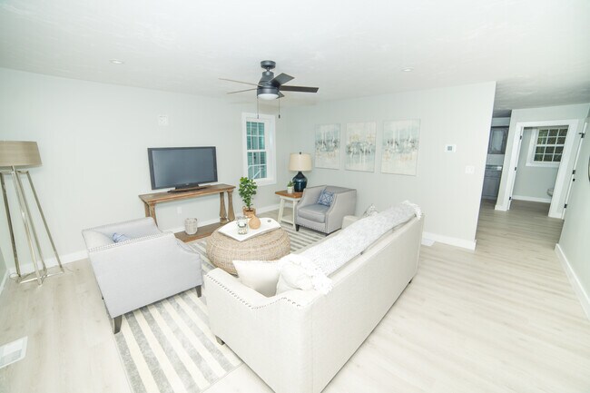 Foto del edificio - 691 Wareham St