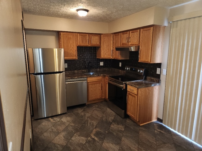 Building Photo - 1 Peppertree Ln