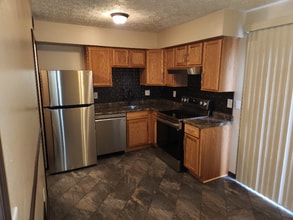 Building Photo - 1 Peppertree Ln