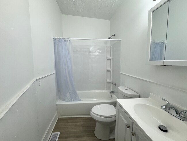 Foto del edificio - 2195 E 73rd St