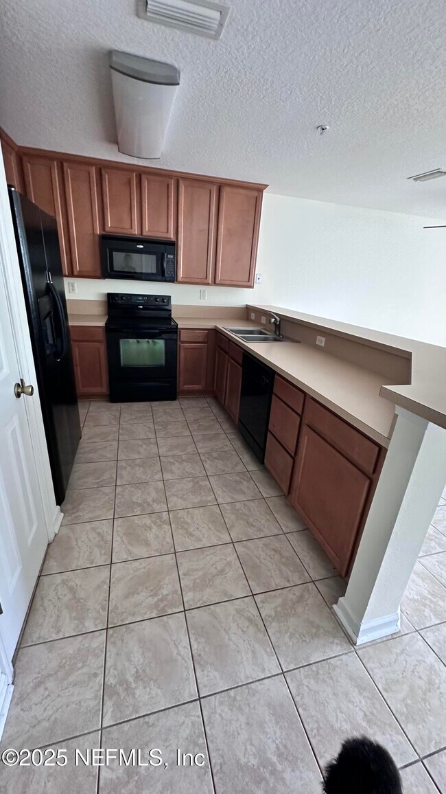 Foto del edificio - 843 Black Cherry Dr S