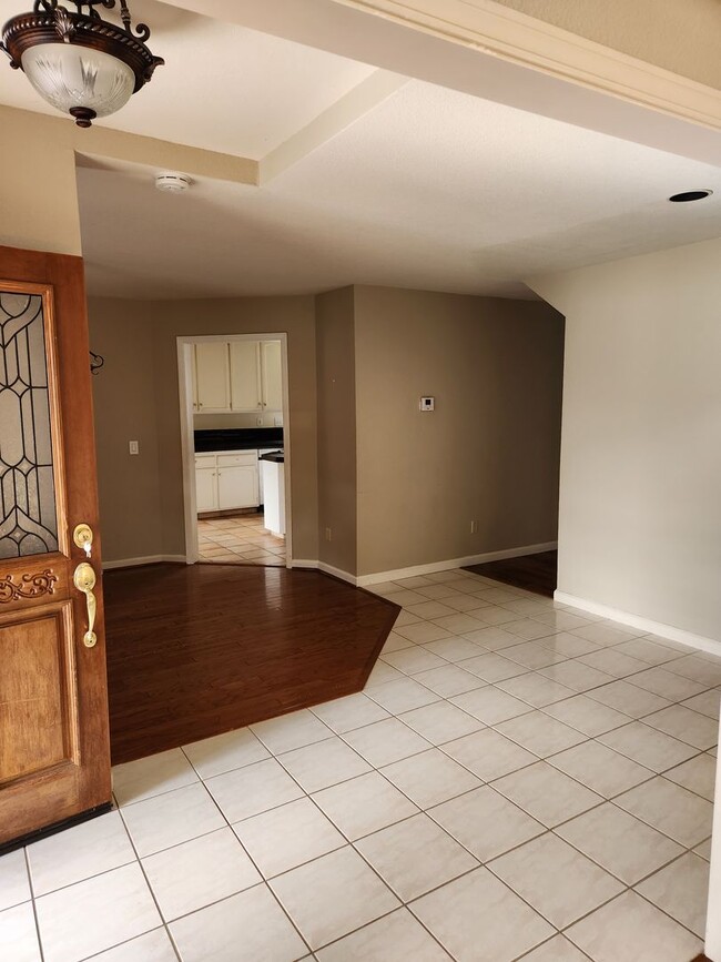 Foto del edificio - Lovely 4 bedrooms, 3 bathrooms in Windsor