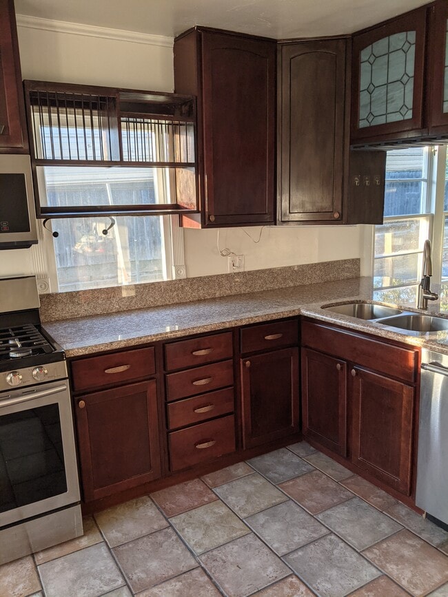 Building Photo - 931 Rock Springs Rd