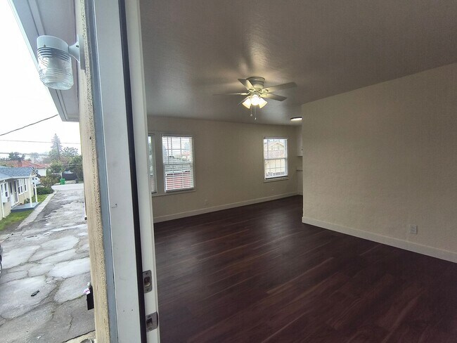 Foto del edificio - Newly Remodeled Spacious 1BD/1BTH Located In Hayward Near Mission Blvd!!!