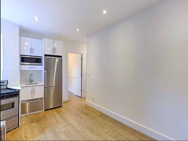 Building Photo - 208 Rivington St