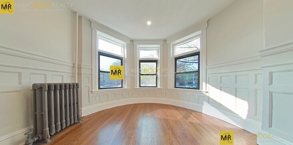 Building Photo - 1855 Beacon St