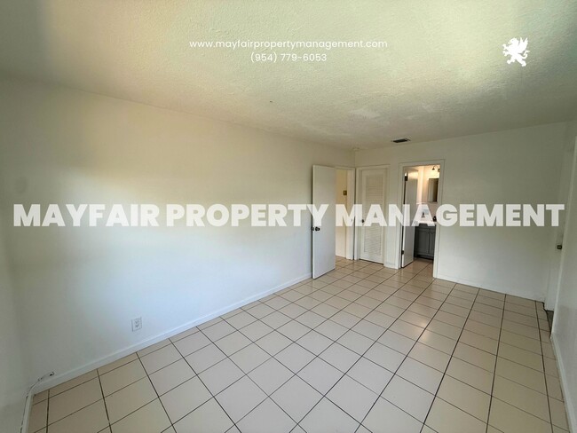 Building Photo - 1140 NE 25th Ave