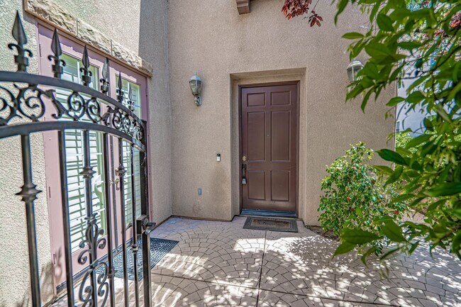Building Photo - COMING SOON! Bridgeport 4 Bedroom Home for...