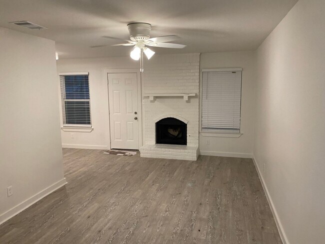 Foto del edificio - Samuelson Properties 3 (2408 Burleson Ct)
