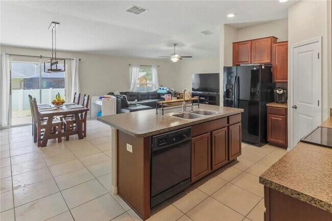 Building Photo - Charming 3 Bed, 2 Bath Home in Tranquil Ri...