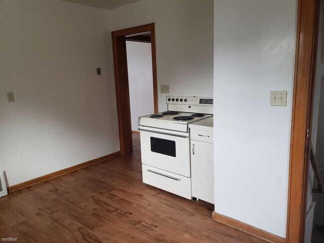 Foto del edificio - 4 br, 1 bath House - 7875 Bay Rd