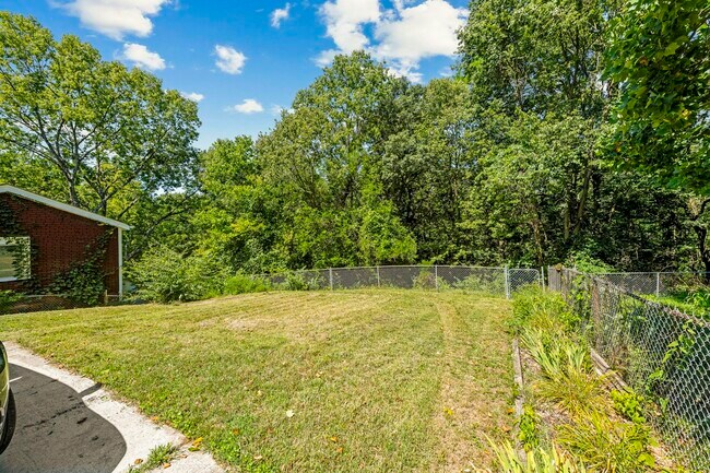 Building Photo - 583 Rosemont Avenue