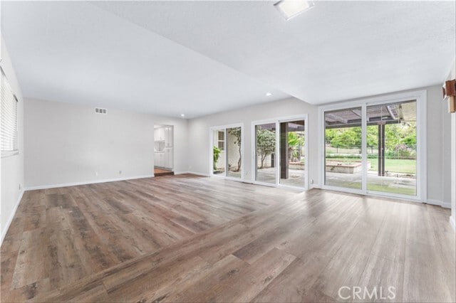 Building Photo - 2128 Valle Dr