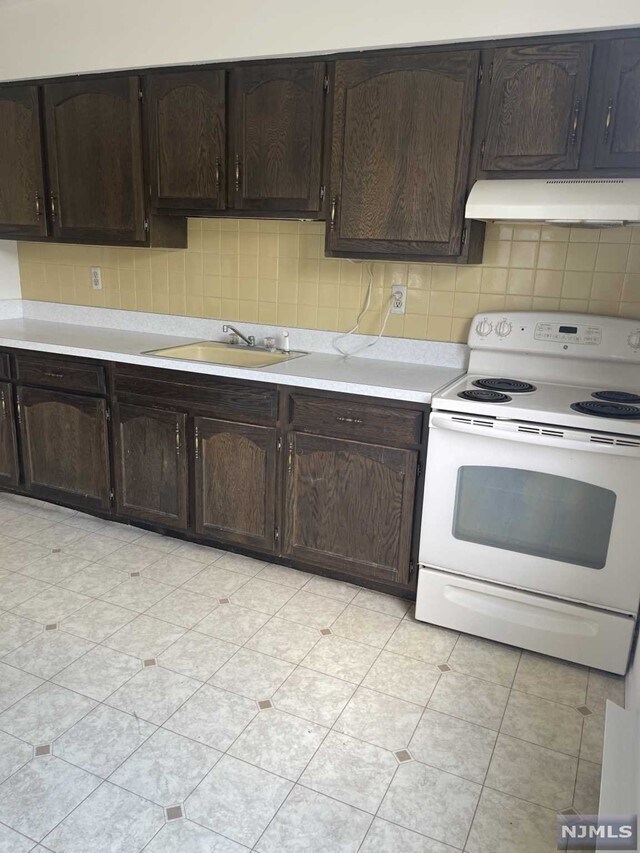 Foto del edificio - 53-67 Newark Pompton Turnpike