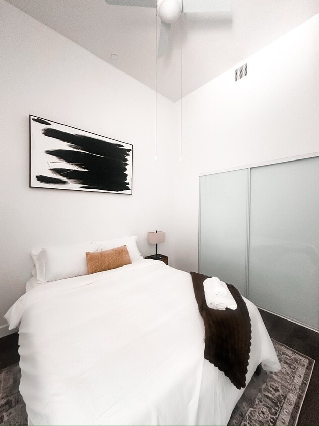 Photo - 207 E Seaside Way (Long Beach, CA)