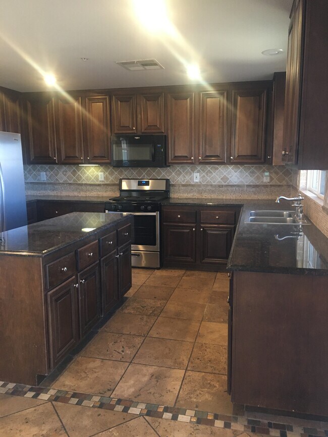 Building Photo - 166 Cloud Cover Ave