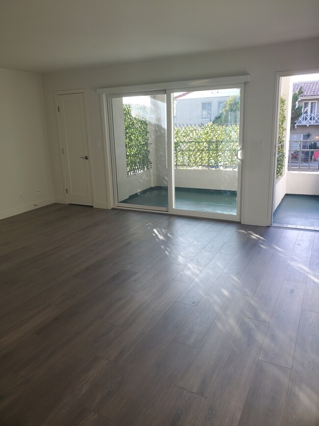 Building Photo - 4574 Finley Ave