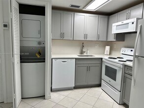 Building Photo - 3051 SW 27th Ave