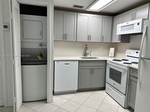 Building Photo - 3051 SW 27th Ave