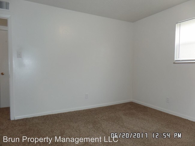 Building Photo - 2716 Holbrook Dr