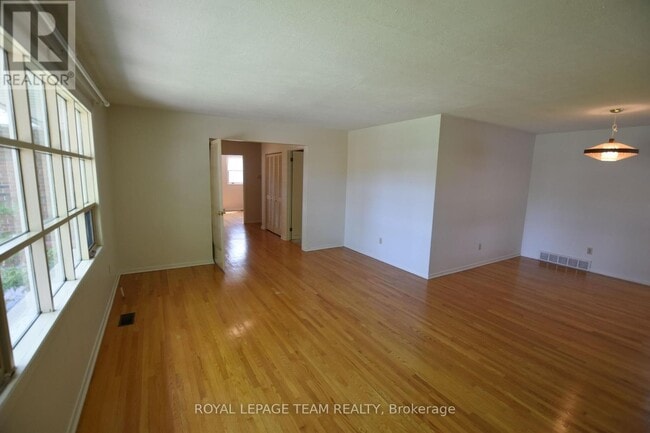 Building Photo - 910 Garwood Ave