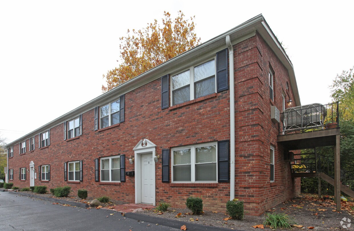 Building Photo - 304 W Chestnut St