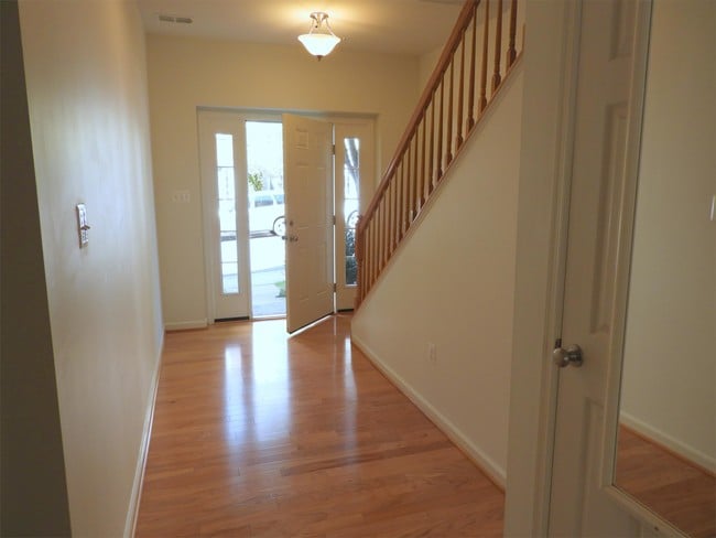 Building Photo - 926 Bing Ln