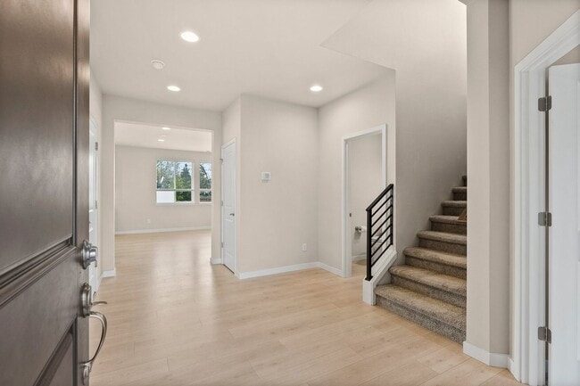 Building Photo - 16212 8th Ave E