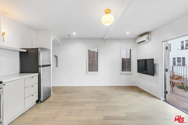 Foto del edificio - 3206 Larissa Dr