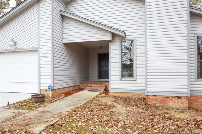 Foto del edificio - 7128 Old Castle Dr