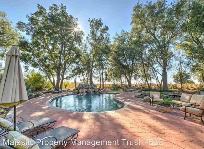 Building Photo - 4 br, 3 bath House - 4240 E Acampo Rd