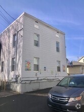 Building Photo - 7 Pork Hollow St