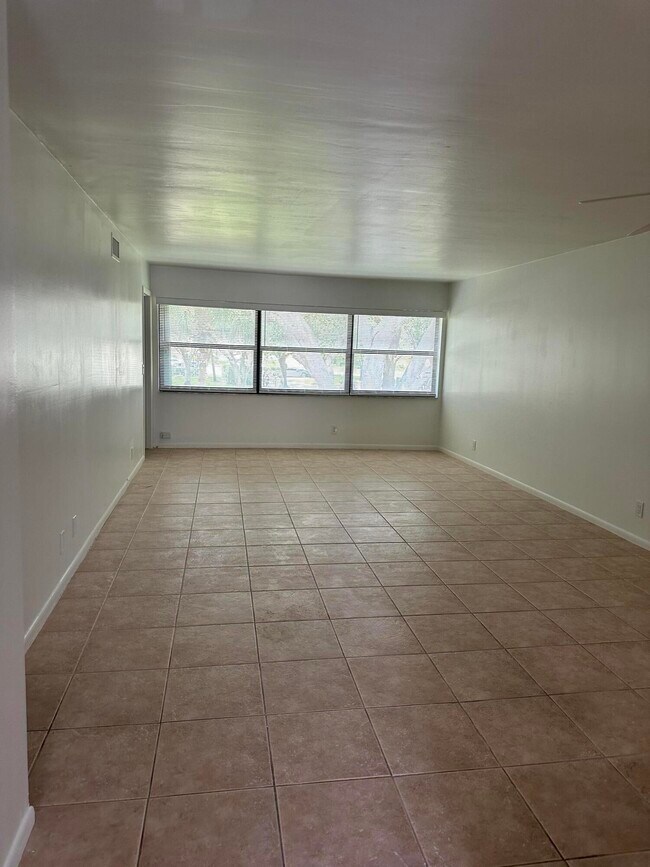 Foto del edificio - 3014 SW 21st Terrace